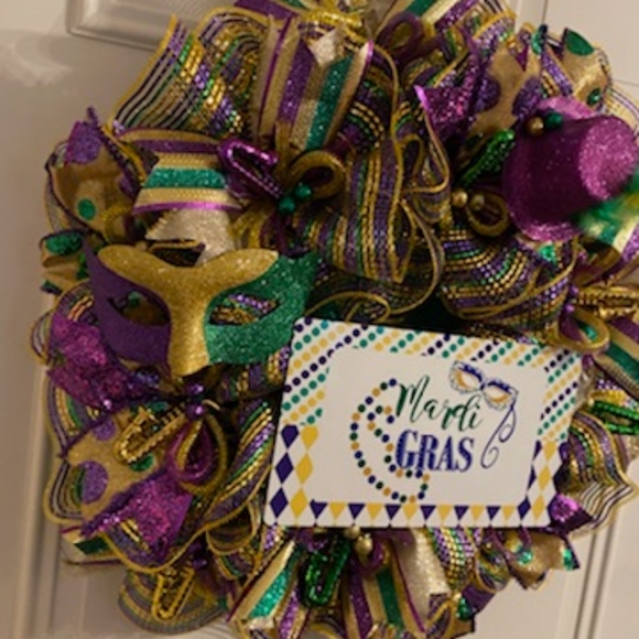 Handmade Mardi Gras mesh wreath - Picture 3 of 3